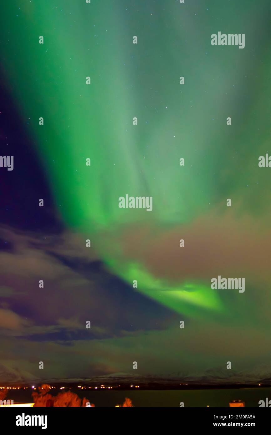 aurore sur l'île de Kvaloeya, Norvège, Troms, Tromsoe Banque D'Images