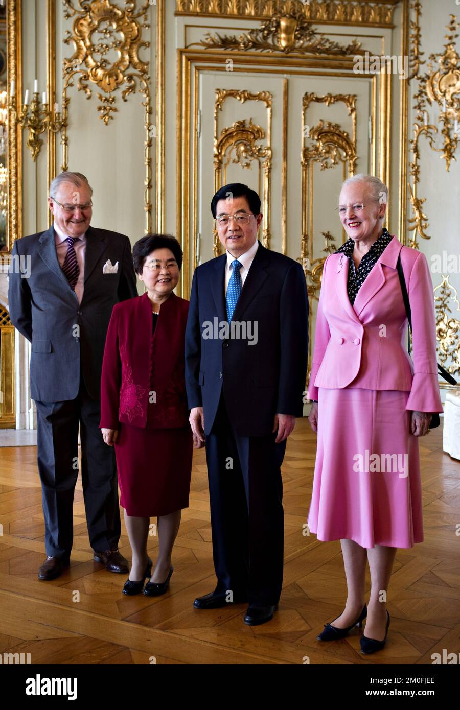 H. M. La Reine (Margrethe), H.R.H. Le Prince Consort, (Henrik), Président de la République populaire de Chine S.E. Hu Jintao et Mme Liu Yongqing à Amalienborg, vendredi 16 juillet. (Lars Krabbe/POLFOTO) Banque D'Images