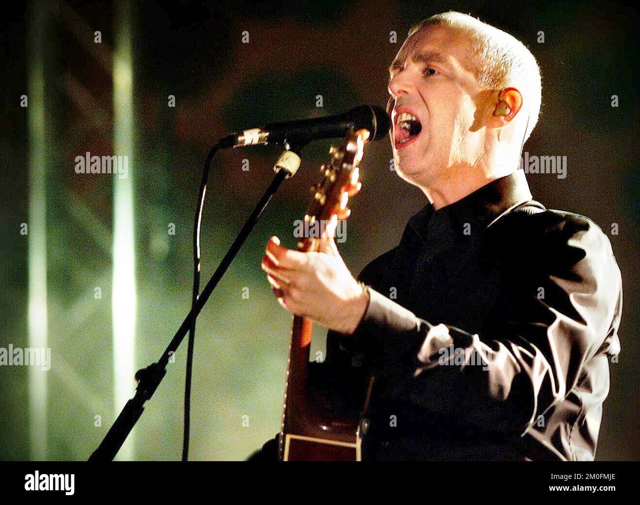 Le chanteur Neil Tennant du groupe The Pet Shop Boys se produit au Roskilde Music Festival au Danemark. Banque D'Images