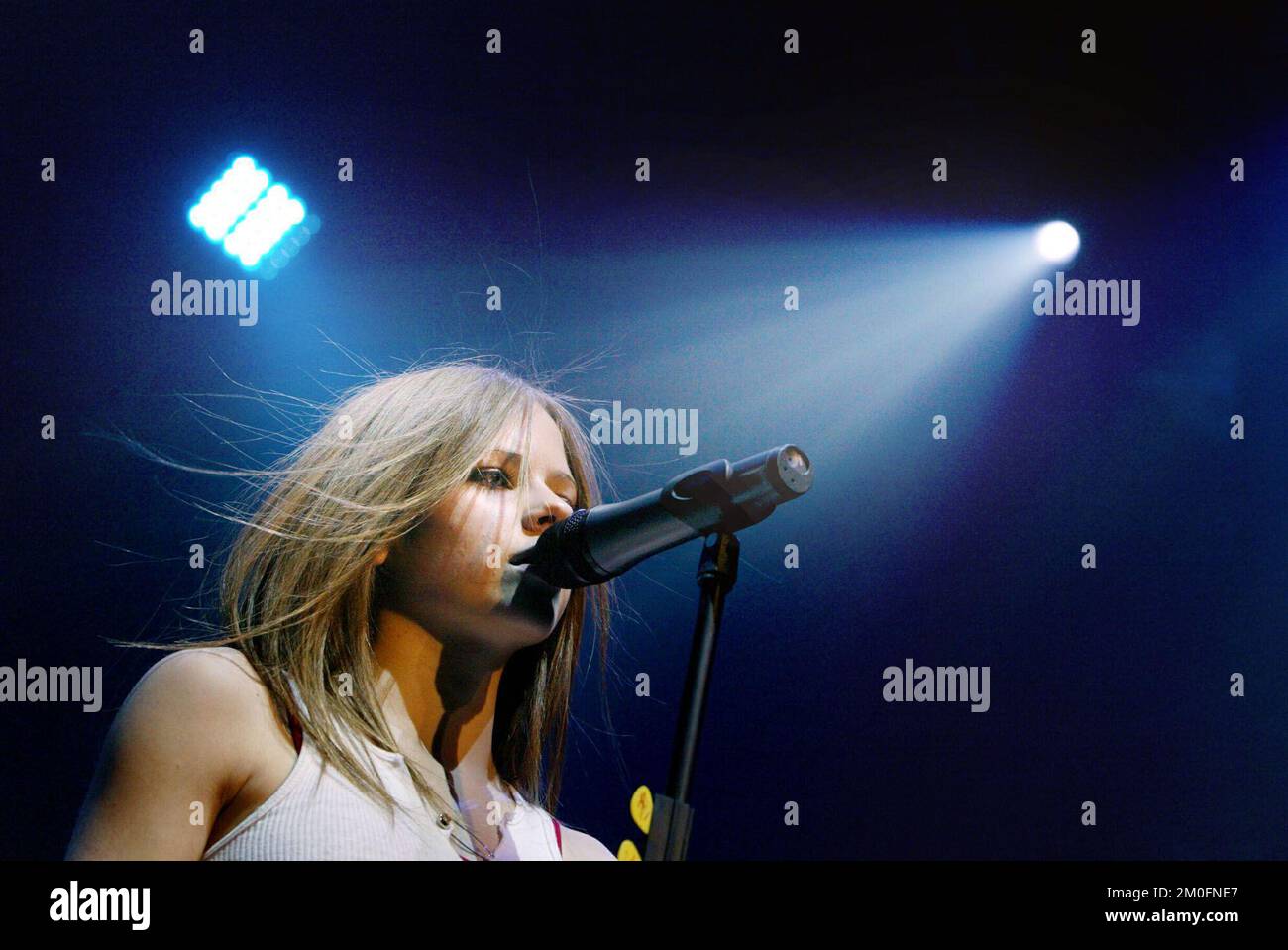 La chanteuse AMÉRICAINE avril Lavigne se produisant sur scène lors de son concert au 'KB hallen' à Copenhague. Banque D'Images