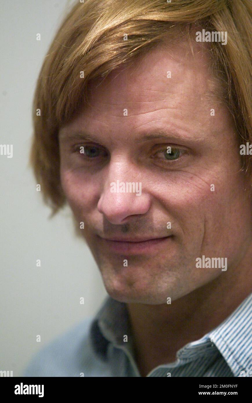 L'acteur danois/américain Viggo Mortensen au Brandts Klaedefabrik, Museet for Fotokunst à Odense. Pressmeeting sur son exposition de photos : Ephimeris et son dernier livre avec des poèmes sélectionnés : Nye Falsknerier. Au Danemark, Viggo Mortensen, âgé de 44 ans, est le plus souvent associé à Aragorn dans les films Lords of the Rings, alors qu'il est relativement inconnu en tant qu'artiste visuel et poète. Pourtant, bien avant sa carrière d'acteur, depuis sa petite enfance, il a continuellement travaillé avec des images et des mots. Museet for Fotokunst présente Viggo Mortensen la photographie Banque D'Images