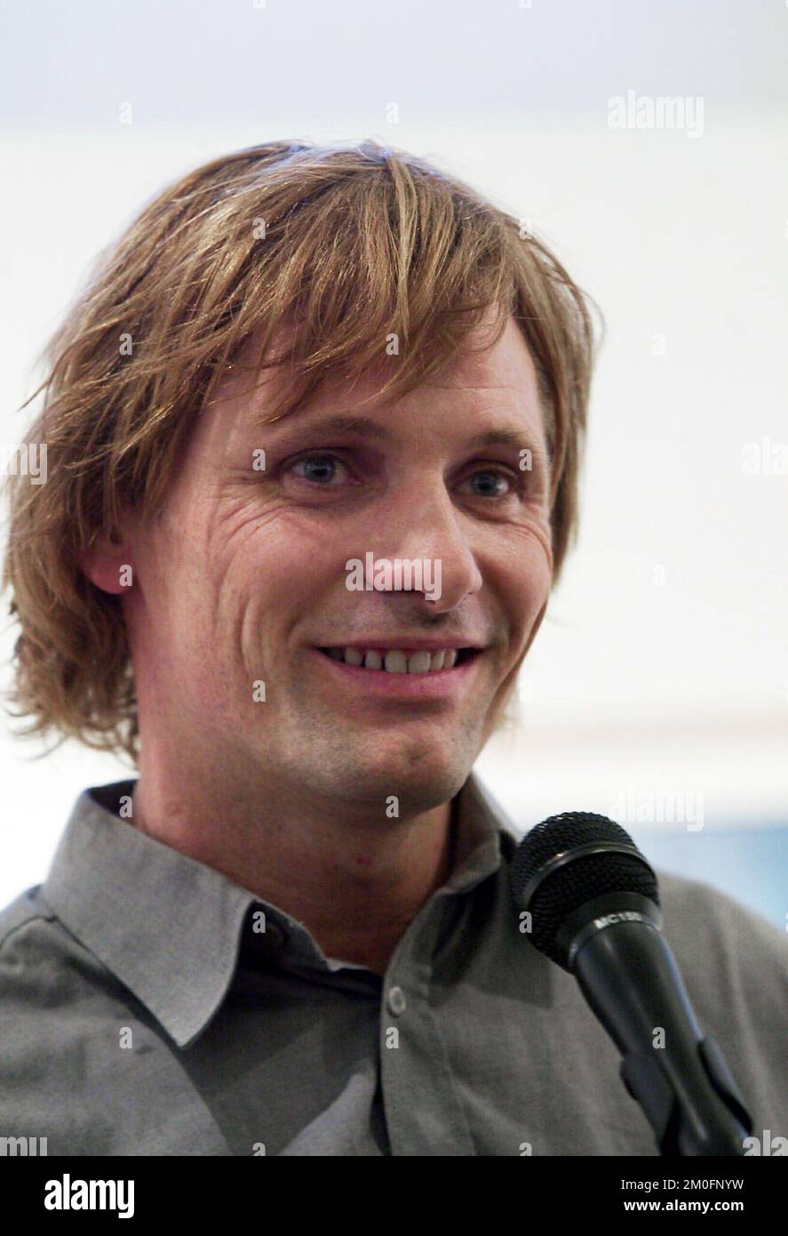 L'acteur danois/américain Viggo Mortensen au Brandts Klaedefabrik, Museet for Fotokunst à Odense. Pressmeeting sur son exposition de photos : Eph meris et son dernier livre avec des poèmes sélectionnés : Nye Falsknerier. Au Danemark, Viggo Mortensen, âgé de 44 ans, est le plus souvent associé à Aragorn dans les films Lords of the Rings, alors qu'il est relativement inconnu en tant qu'artiste visuel et poète. Pourtant, bien avant sa carrière d'acteur, depuis sa petite enfance, il a continuellement travaillé avec des images et des mots. Museet for Fotokunst présente désormais Viggo Mortensen l'art photographique Banque D'Images