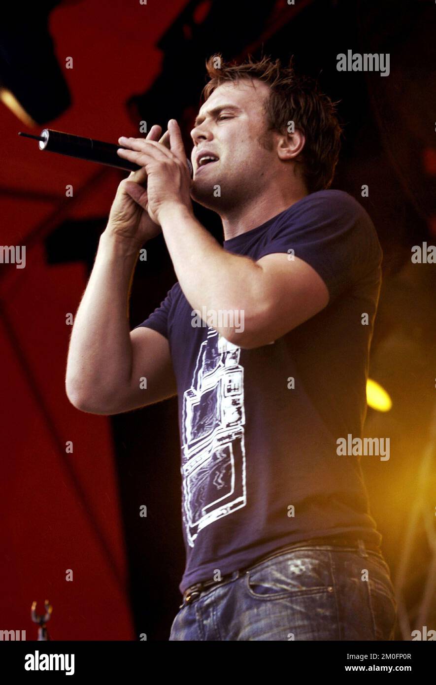 Le chanteur britannique Daniel Bedingfield se produit sur scène au Roskilde Festival '03 au Danemark. Banque D'Images