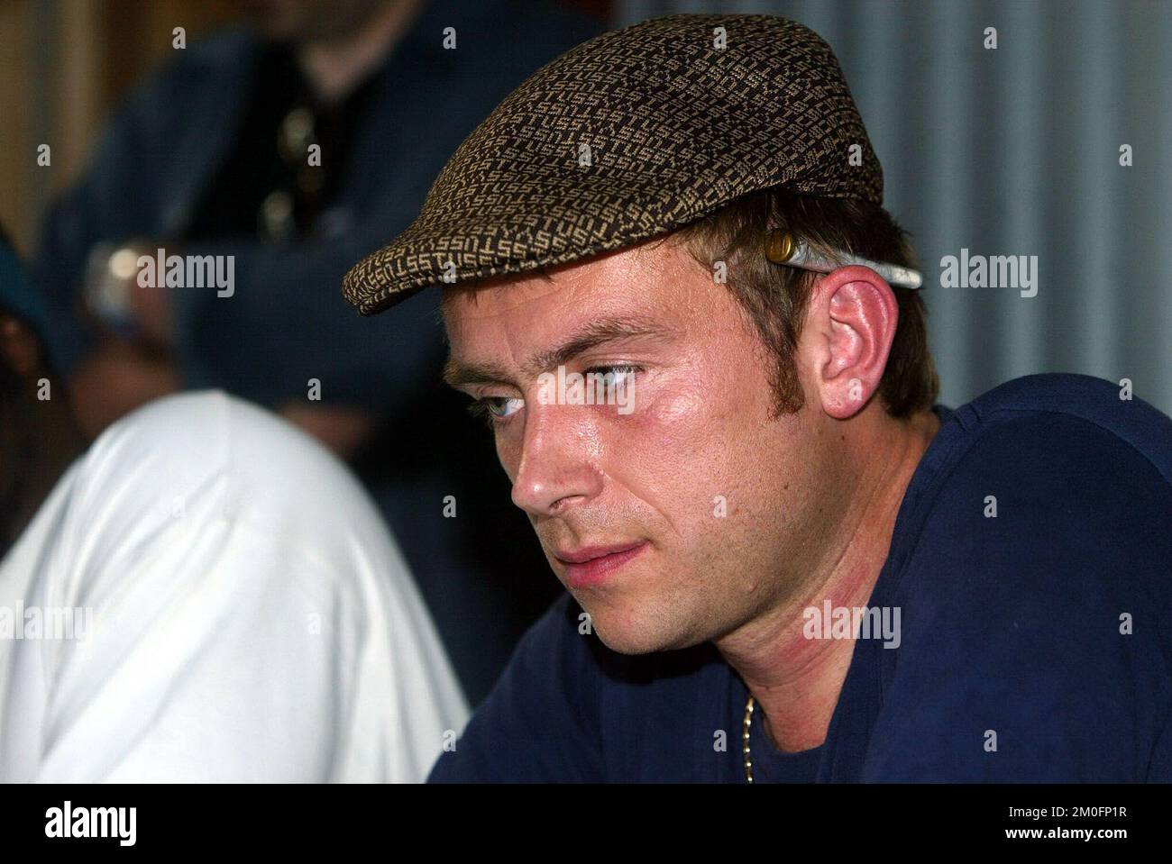 Le chanteur principal de Blur, Damon Albarn avec un joint derrière son oreille lors d'une conférence de presse au Festival de Roskilde. Banque D'Images