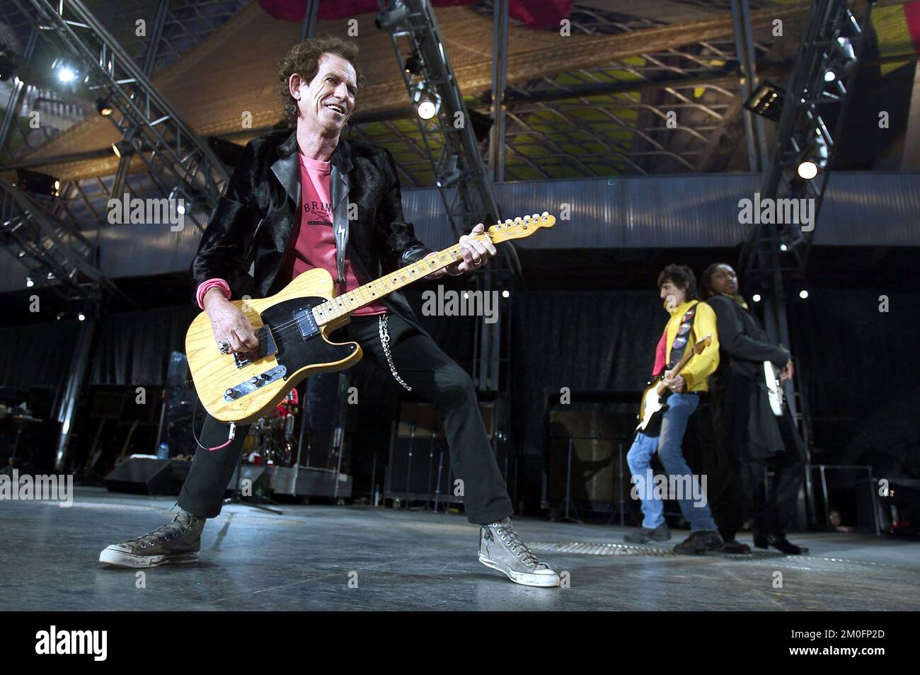 Le guitariste Keith Richards se produit sur scène lors du concert des Rolling Stones à Copenhague, au Danemark. Banque D'Images