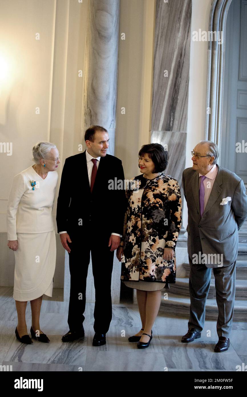 Le Prince Consort Henrik et la reine Margrethe accueillent le président Guoni Th. Johannesson et la première Dame Eliza Jean Reid d'Islande à l'occasion d'une visite officielle d'État à Amalienborg, au Danemark Banque D'Images
