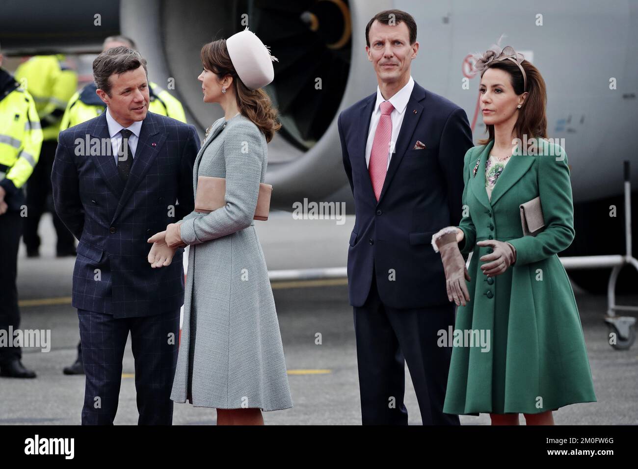 D.M. Kong Philippe og Dronning Mathilde ankommer til Vilhelm Lauritzens terminal i Københavns Lufthavn tirsdag 28. Mars 2017, hvor H.M. Dronningen, Kronprinsparret samt D.K.H. Prins Joachim og Prinsesse Marie tog imod dem. Banque D'Images