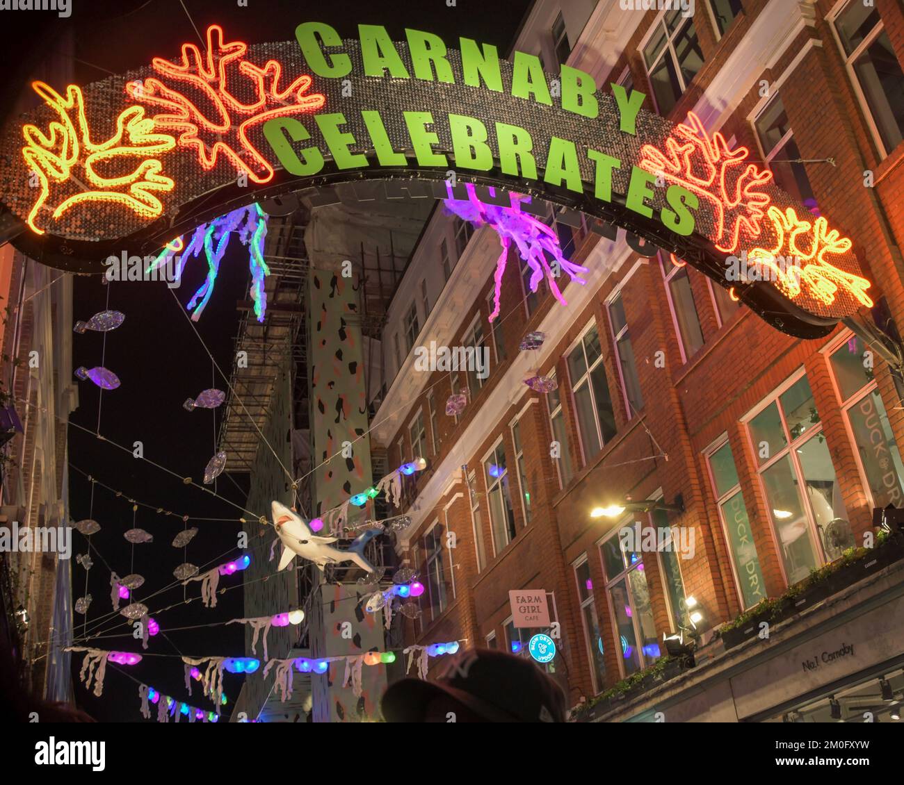 Carnaby 2022 de Londres lumières de Noël médley de thèmes, sous-marin paysage, bonhomme de neige géant, espace, robins Rolling Stones, urgence climatique Banque D'Images