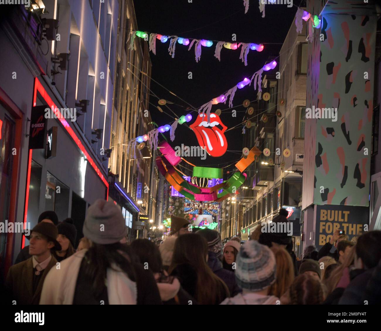 Carnaby 2022 de Londres lumières de Noël médley de thèmes, sous-marin paysage, bonhomme de neige géant, espace, robins Rolling Stones, urgence climatique Banque D'Images