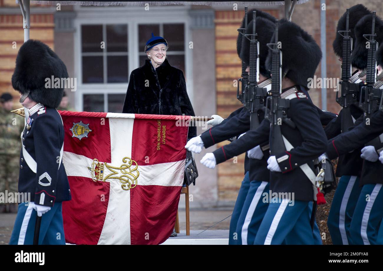 Le Générique Devant Buckingham - Les Gardes De La Reine Jouent Game Of Throne Devant Buckingham 577138