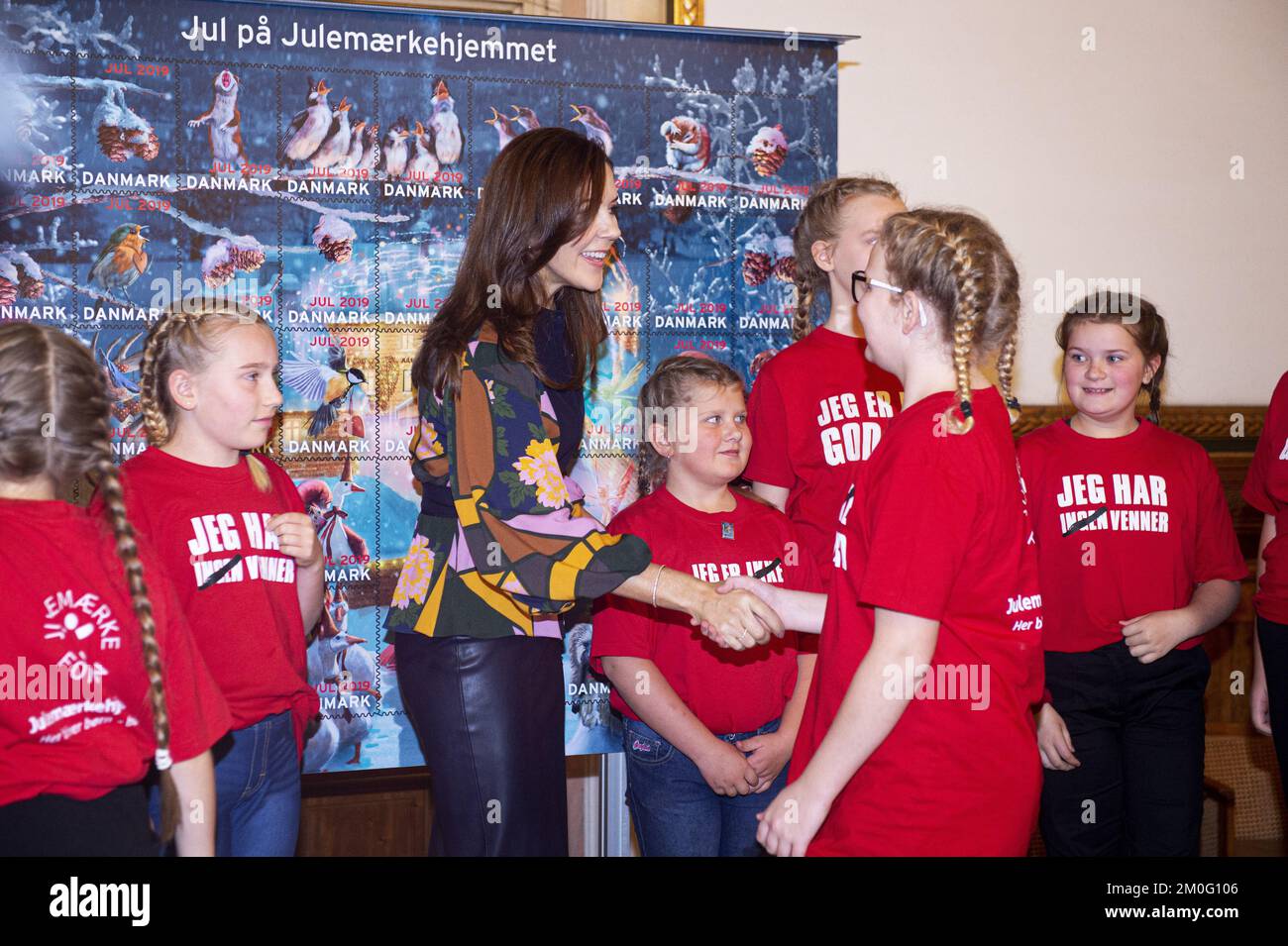 La Princesse Marie de la Couronne avec les enfants de la maison du Sceau de Noël à Hobro lors de l'événement pour la révélation du Sceau de Noël 2019 soutenant l'organisme de bienfaisance la Fondation du Sceau de Noël lundi 28 octobre 2019 (photo: IDA Guldbæk Arentsen/Ritzau Scanpix) Banque D'Images