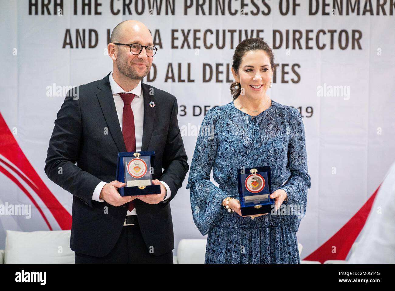 La Princesse Mary participe avec le Ministre danois de la coopération au développement Rasmus Prehn et la Directrice exécutive du FNUAP Natalia Kanen à un dialogue avec les sages-femmes indonésiennes sur la santé reproductive concernant la circoncision féminine à l'Association indonésienne des sages-femmes à Jakarta jeudi 3 décembre 2019. Son Altesse Royale la princesse Mary, la ministre danoise de la coopération pour le développement Rasmus Prehn et la directrice exécutive du FNUAP Natalia Kanem se sont rendus en Indonésie du 2nd au 4th décembre 2019. En particulier, l'accent est mis sur la santé en matière de reproduction et sur la célébration de l'anniversaire de 70th du RE diplomatique Banque D'Images