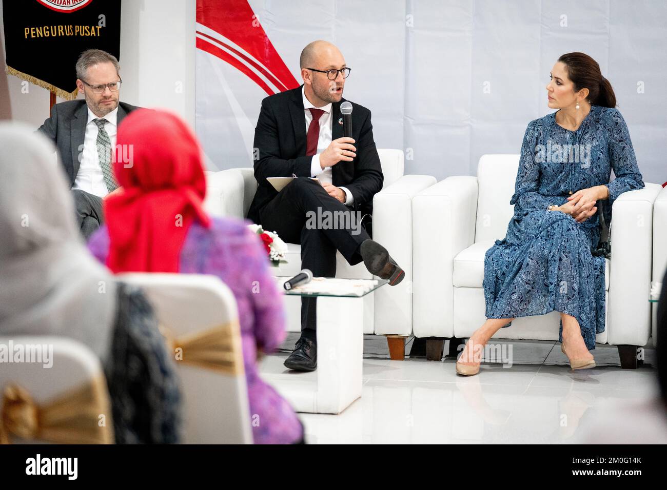 La Princesse Mary participe avec le Ministre danois de la coopération au développement Rasmus Prehn et la Directrice exécutive du FNUAP Natalia Kanen à un dialogue avec les sages-femmes indonésiennes sur la santé reproductive concernant la circoncision féminine à l'Association indonésienne des sages-femmes à Jakarta jeudi 3 décembre 2019. Son Altesse Royale la princesse Mary, la ministre danoise de la coopération pour le développement Rasmus Prehn et la directrice exécutive du FNUAP Natalia Kanem se sont rendus en Indonésie du 2nd au 4th décembre 2019. En particulier, l'accent est mis sur la santé en matière de reproduction et sur la célébration de l'anniversaire de 70th du RE diplomatique Banque D'Images