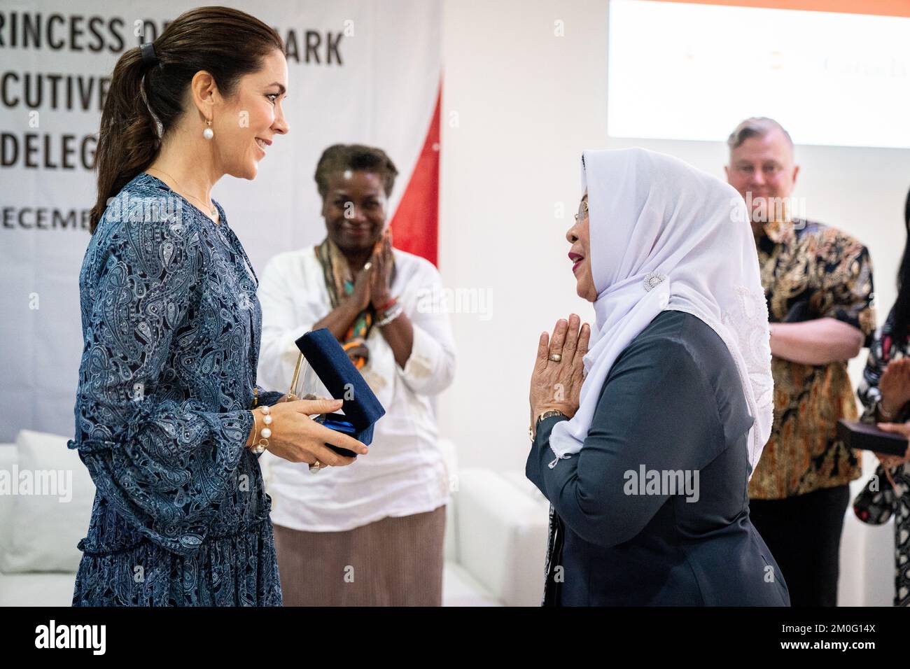 La Princesse Mary participe avec le Ministre danois de la coopération au développement Rasmus Prehn et la Directrice exécutive du FNUAP Natalia Kanen à un dialogue avec les sages-femmes indonésiennes sur la santé reproductive concernant la circoncision féminine à l'Association indonésienne des sages-femmes à Jakarta jeudi 3 décembre 2019. Son Altesse Royale la princesse Mary, la ministre danoise de la coopération pour le développement Rasmus Prehn et la directrice exécutive du FNUAP Natalia Kanem se sont rendus en Indonésie du 2nd au 4th décembre 2019. En particulier, l'accent est mis sur la santé en matière de reproduction et sur la célébration de l'anniversaire de 70th du RE diplomatique Banque D'Images