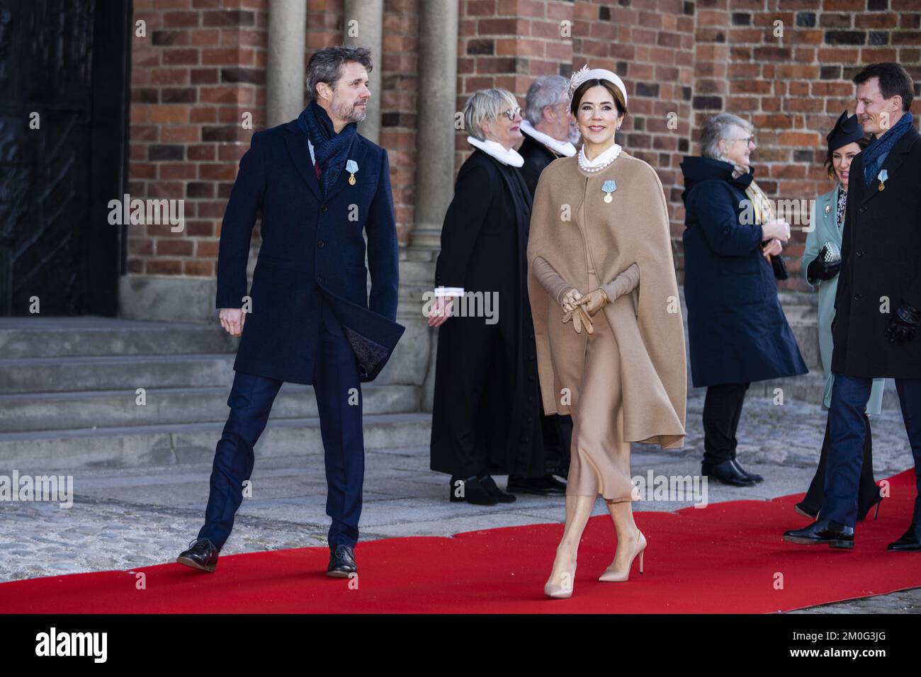 La reine Margrethe, le prince héritier Frederik, la princesse couronne Mary, le prince Joachim, la princesse Marie, Et la princesse Benedikte lasa des couronnes à la tombe de Frederik IX à la cathédrale de Roskilde, en souvenir du 50th anniversaire de la mort du roi. En relation avec le Jubilé d'or de la reine Margrethe (50 ans sur le trône). Vendredi, 14 janvier 2022. (Photo: Martin Sylvest / Ritzau Scanpix) Banque D'Images