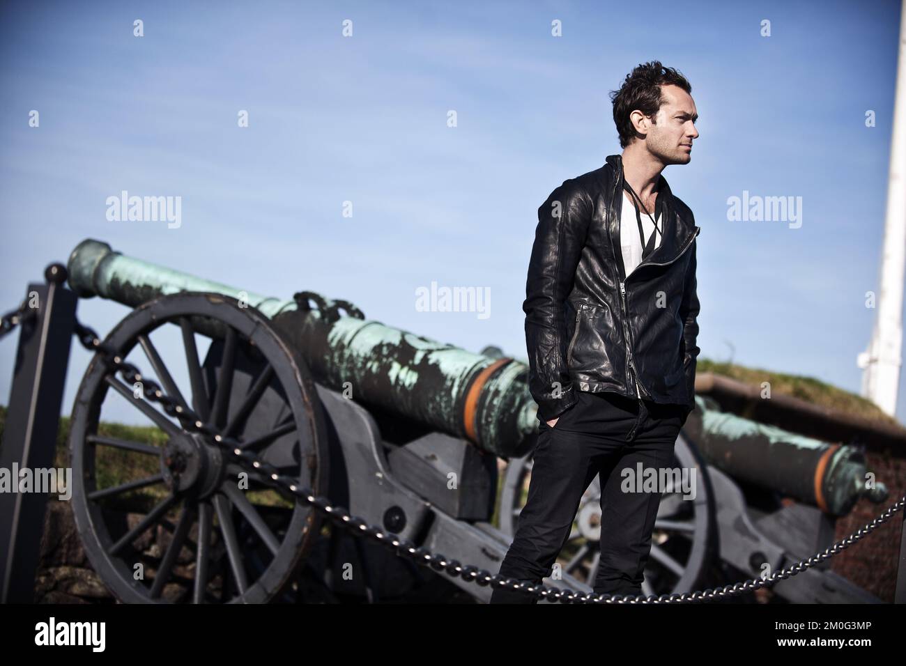 Jude Law et l'équipe d'entrepôt de Donmar à Elsinore, au Danemark, avant la mise en scène du Hamlet de Shakespeare au château de Kronborg Banque D'Images