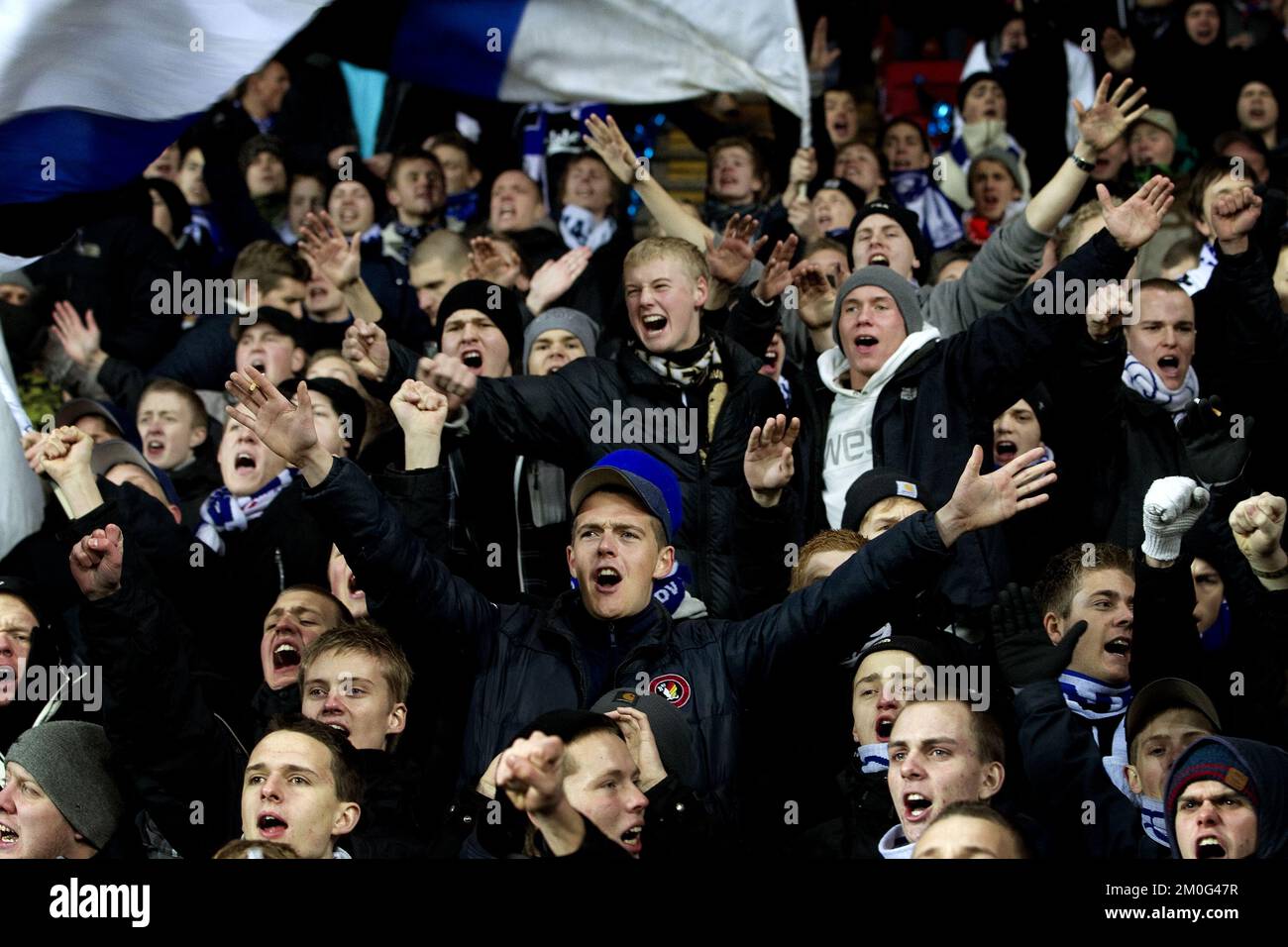 Les fans du FC Copenhague célèbrent dans les tribunes. Banque D'Images