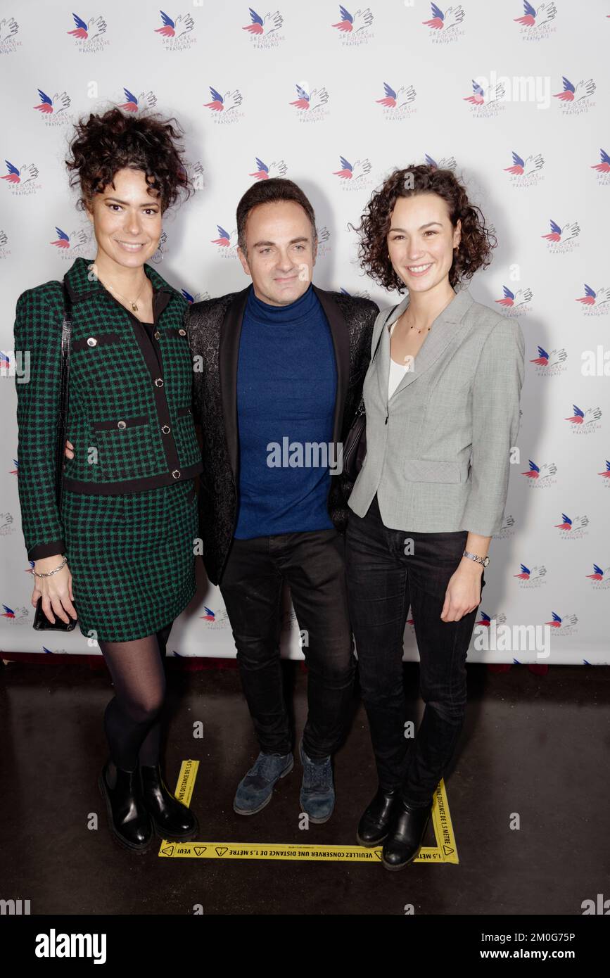 Paris, France. 5th décembre 2022. Phany Brière Marret, Laurent Amar et Ilona Bachelier assistent au Gala du secours populaire au Musée des Arts forains à Paris. Banque D'Images