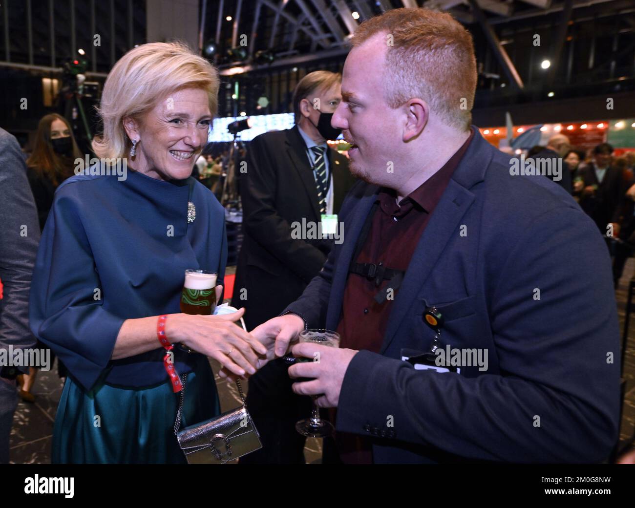 Tokyo, Japon, 06/12/2022, Princesse Astrid de Belgique et Vlad Vanderkelen photographiés lors de l'ouverture du week-end de la bière belge 2022, à Tokyo, lors de la Mission économique belge au Japon, le mardi 06 décembre 2022. Une délégation avec la princesse et divers ministres se rendra à Tokyo, Nagoya, Osaka et Kyoto. BELGA PHOTO ERIC LALMAND Banque D'Images