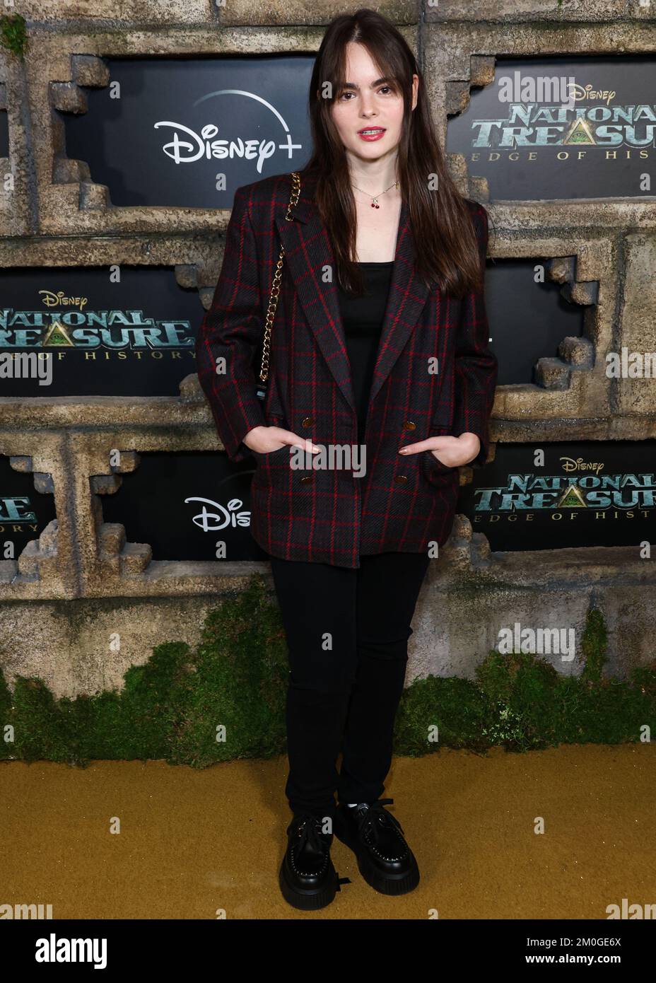 HOLLYWOOD, LOS ANGELES, CALIFORNIE, États-Unis - DÉCEMBRE 05 : Micaela Wittman arrive à la série originale de Disney+ « Trésor national : bord de l'histoire » saison 1 tapis rouge tenue au théâtre El Capitan sur 5 décembre 2022 à Hollywood, Los Angeles, Californie, États-Unis. (Photo de Xavier Collin/image Press Agency) Banque D'Images