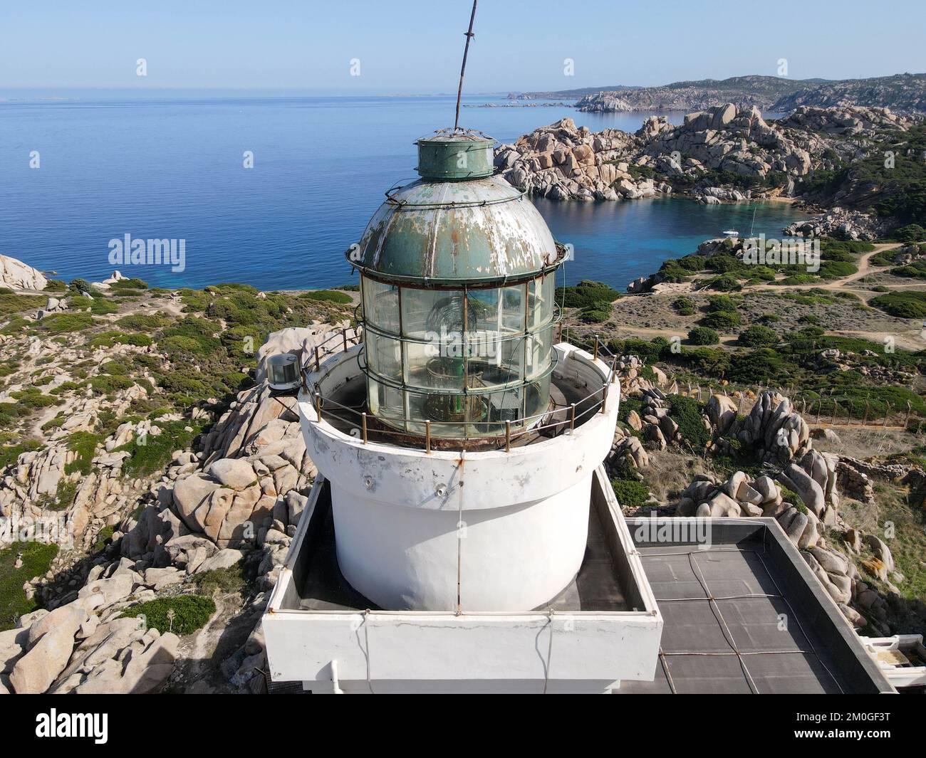 Vue sur les drones au phare de Capo Testa près de Santa Teresa di Gallura sur la Sardaigne en Italie Banque D'Images