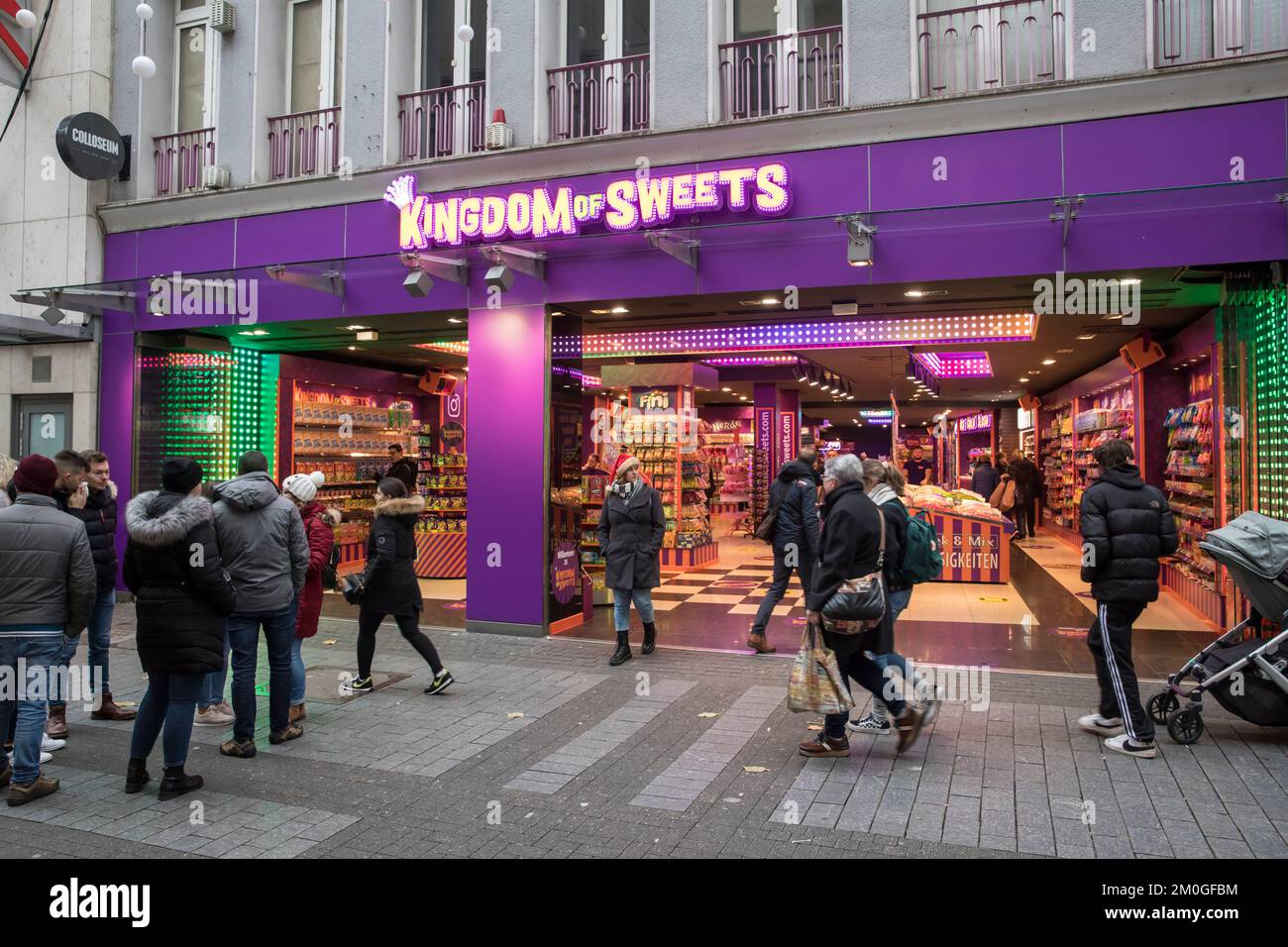 Boutique de bonbons Kingdom of Sweets dans la rue commerçante Hohe Strasse, Cologne, Allemagne. Suesswarengeschaeft Royaume des Suédois dans der Fussgaengerzone Hohe Banque D'Images