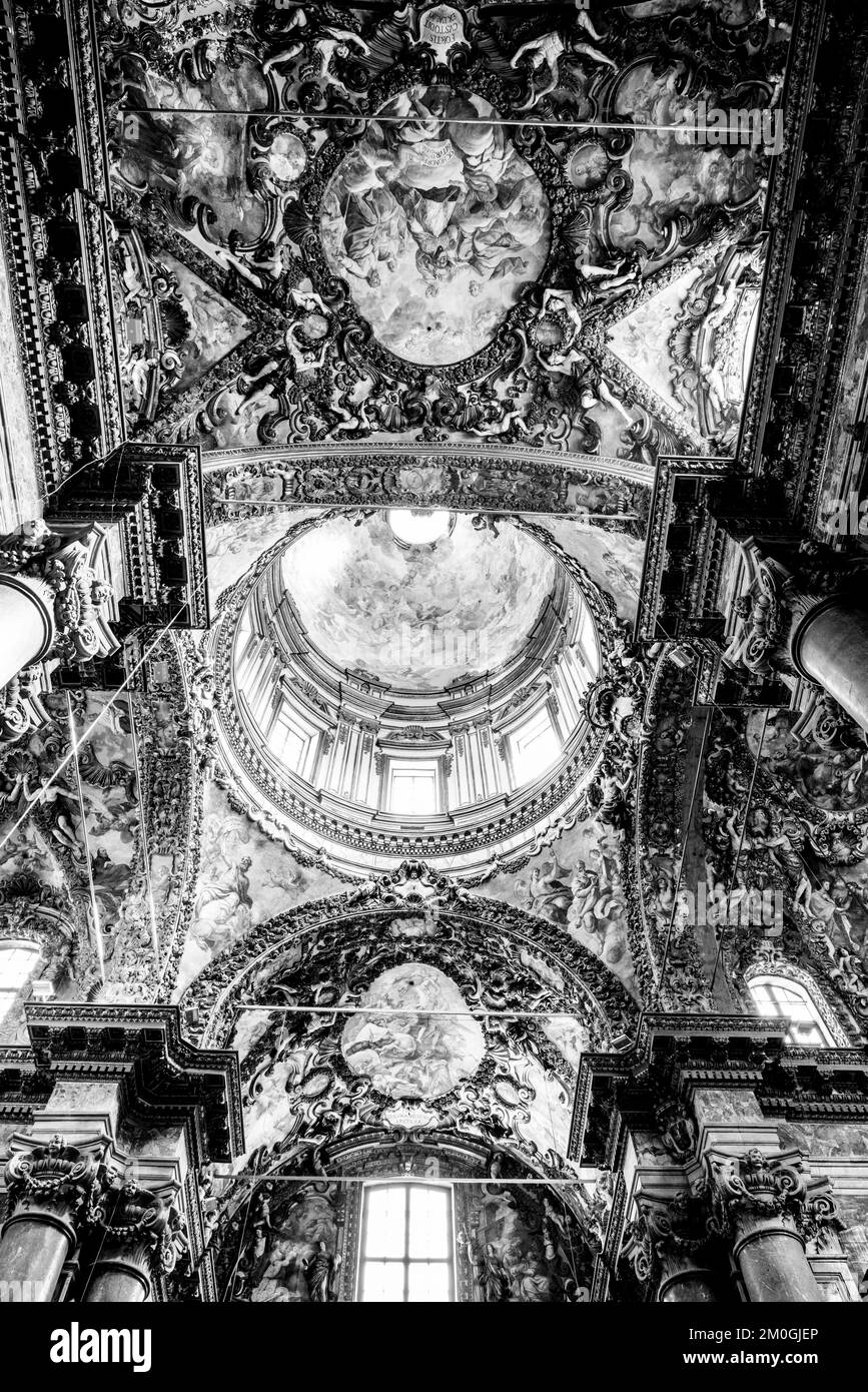 L'intérieur de l'église de San Giuseppe dei Teatini, Palerme, Sicile, Italie. Banque D'Images