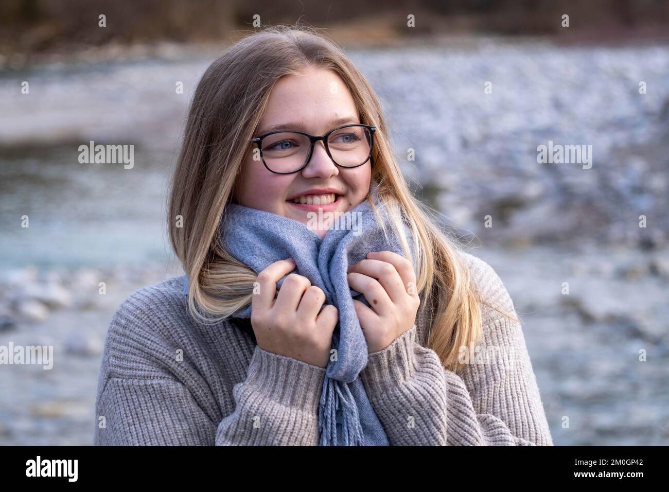Jeune femme, blonde, riant, haute-Bavière, Bavière, Allemagne, Europe Banque D'Images