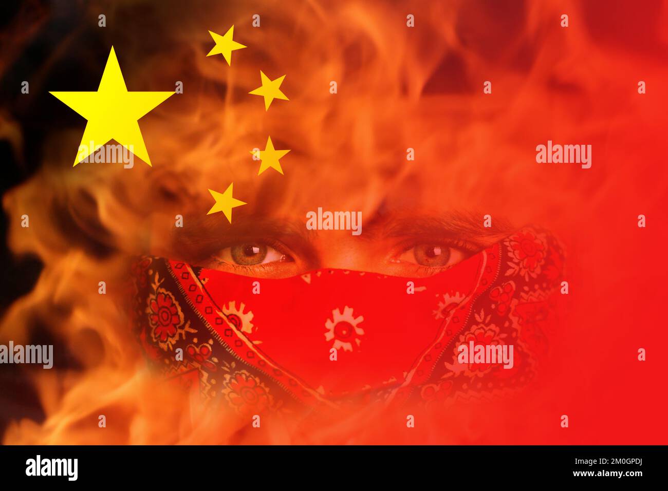 Manifestations Chine. Crise de l'immobilier et de la dette chinoise. Une protestation sans aucune vivielle et sans verrouillage en Chine. Jeune homme en bandana. Démonstration de la révolution. Incendie, f Banque D'Images