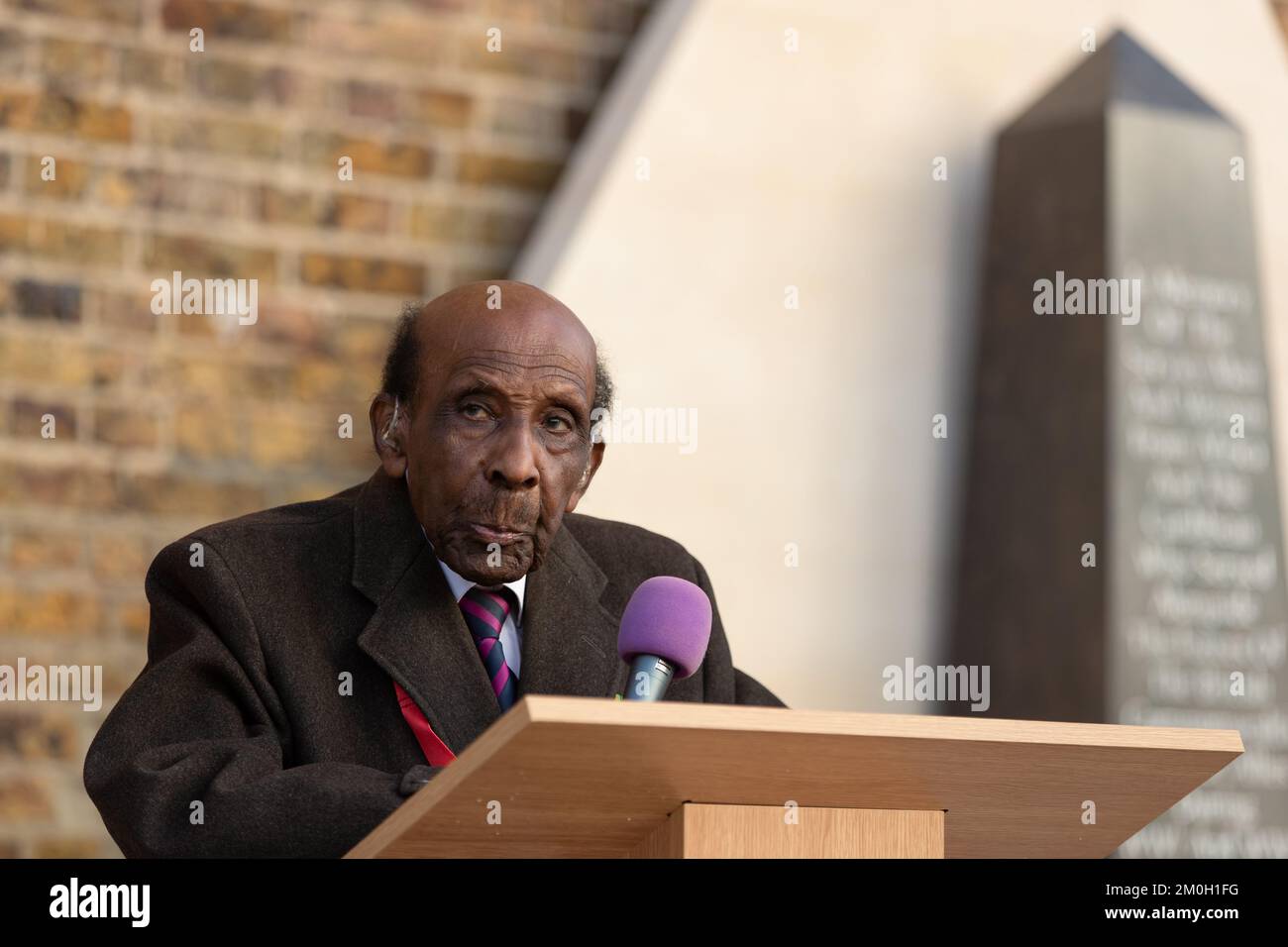 Londres, Royaume-Uni, 13 novembre 2022, jamaïcain né Neil Flanigan MBE un des WW2 anciens combattants vivants les plus anciens s'adresse au jour du souvenir à Brixton Banque D'Images