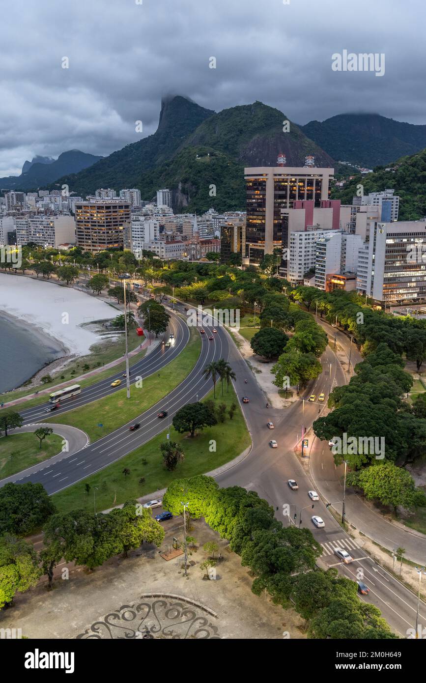 Belle vue sur les bâtiments de la ville et la montagne Corcovado à Rio de Janeiro, Brésil Banque D'Images