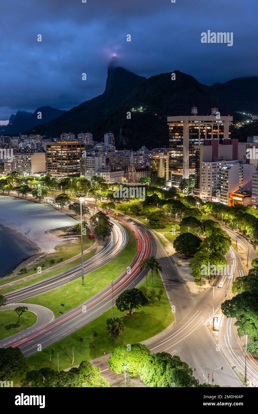 Belle vue sur les bâtiments de la ville et la montagne Corcovado à Rio de Janeiro, Brésil Banque D'Images
