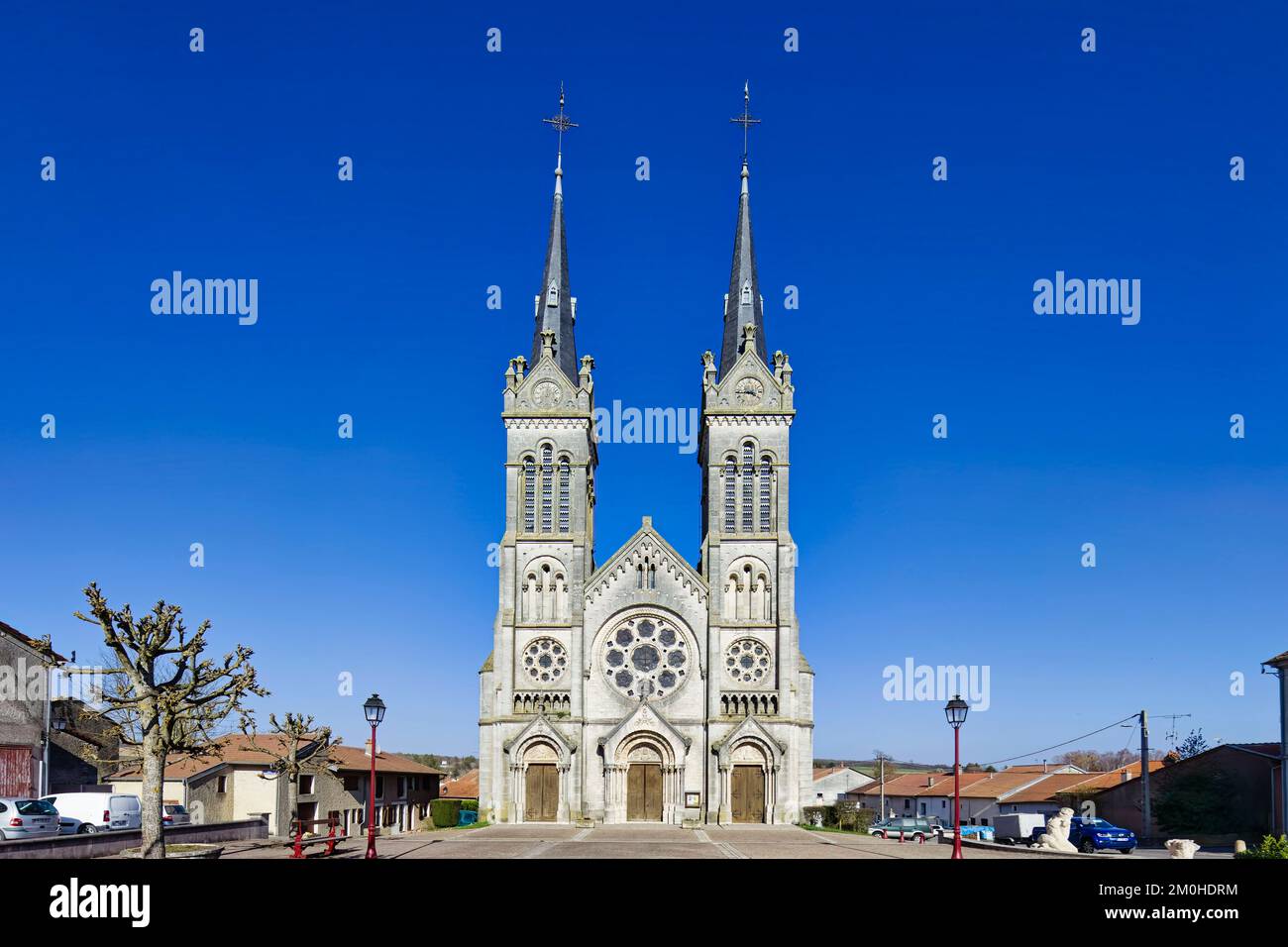 France, Meuse, Euville, Église Saint-Pierre-et-Saint-Paul d'Euville, la première pierre de l'église moderne fut posée sur 25 novembre, 18904 par l'évêque de Verdun Banque D'Images