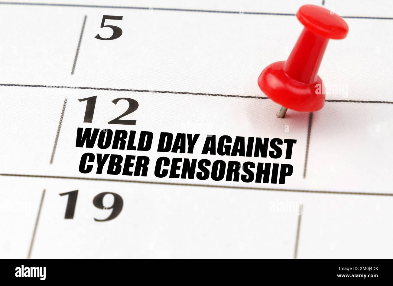 Les jours fériés internationaux. Sur la grille du calendrier, la date et le  nom de la fête - Journée mondiale contre la cyber-ceNsure Photo Stock -  Alamy