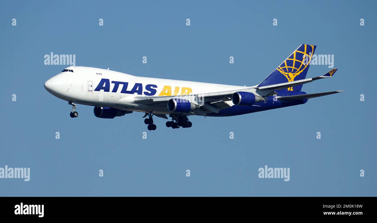 Atlas Air Cargo Boeing 747 se prépare à l'atterrissage à l'aéroport international O'Hare de Chicago. Banque D'Images