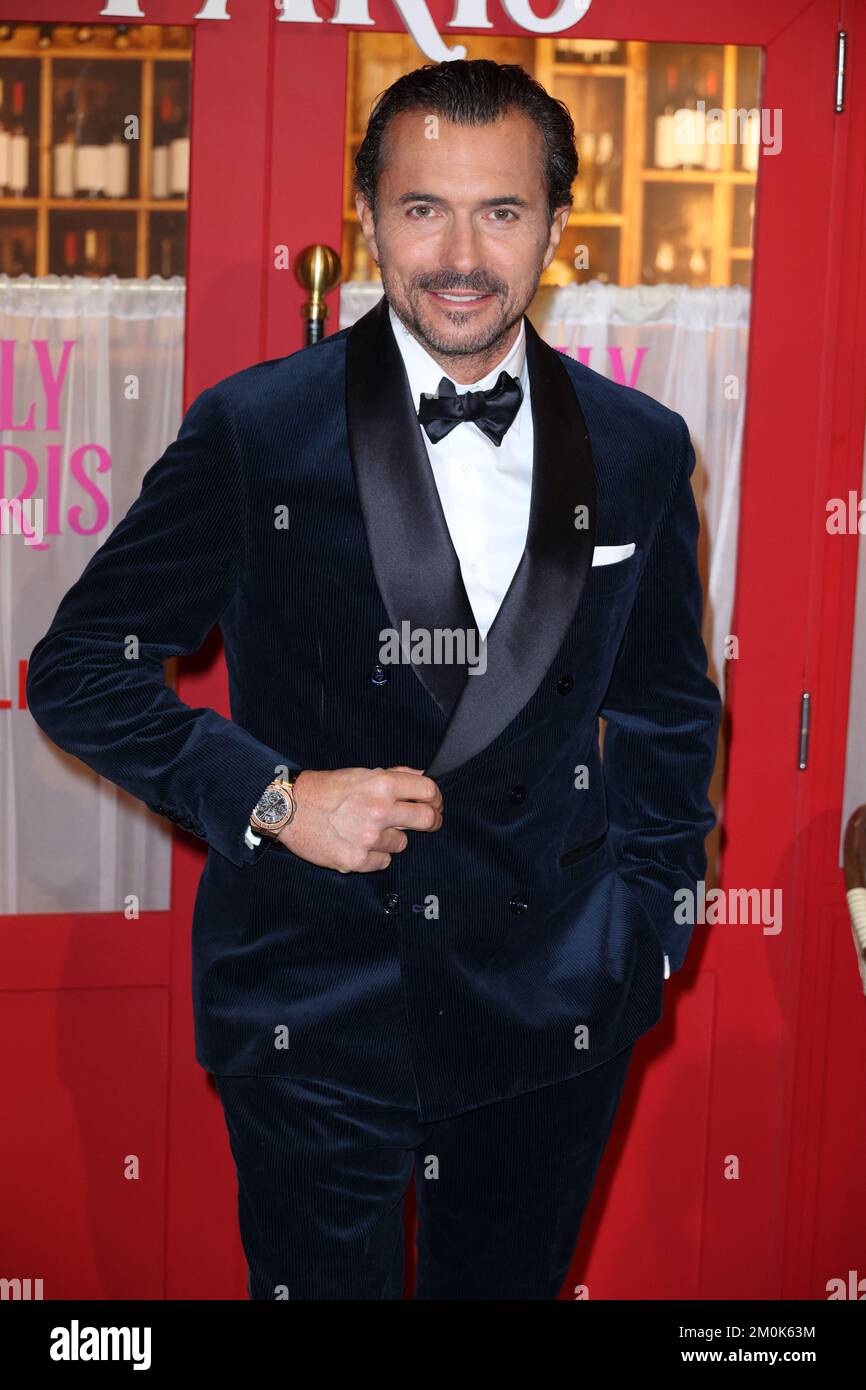 William Abadie assiste à la 'Emily in Paris' par Netflix - première mondiale de la saison 3 au Théâtre des champs Elysées sur 06 décembre 2022 à Paris, France. Photo de Jerome Dominé/ABACAPRESS.COM Banque D'Images