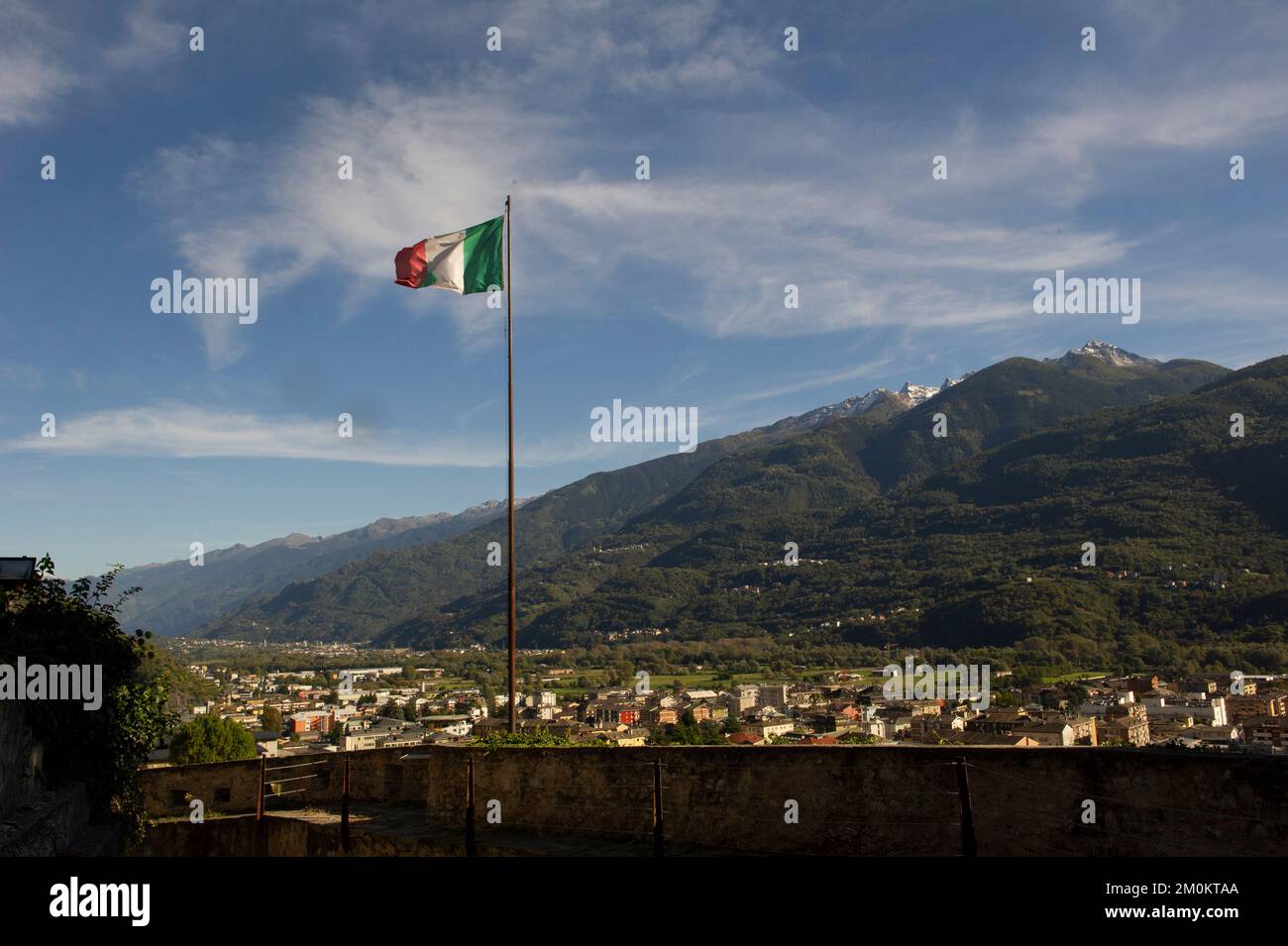 Europe, Italie, Lombardie, Valtellina, vues sur la ville de Sondrio Banque D'Images