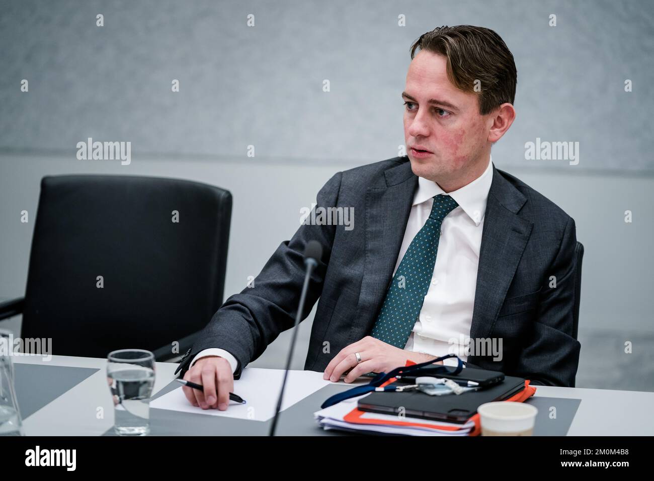 LA HAYE - Henk Nijboer (PvdA) lors d'une consultation à la Chambre des représentants au sujet de la loi sur la mise en œuvre des loyers de logements. Le ministre veut modifier la loi qui limite les augmentations de loyer afin de maintenir les loyers abordables dans le secteur privé. ANP BART MAAT pays-bas hors - belgique hors Banque D'Images