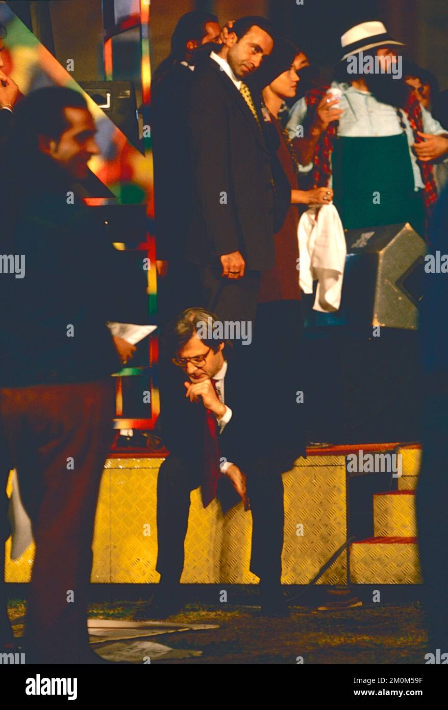 Le critique d'art italien et homme politique Vittorio Sgarbi au spectacle Fiorello Superkaraoke à St. Place Giovanni, Rome, Italie 1994 Banque D'Images
