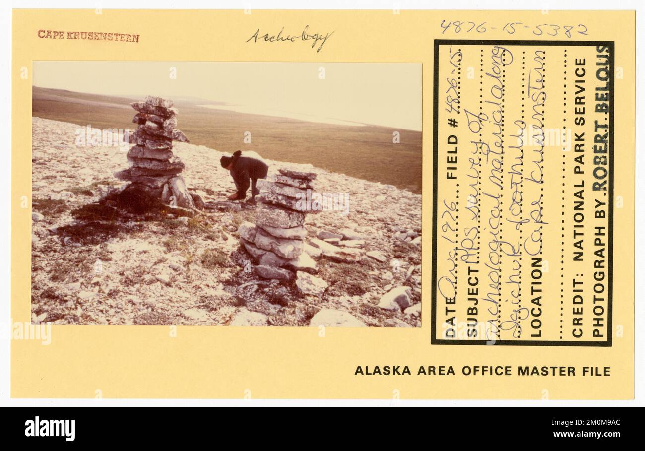 Enquête NPS sur le matériel archéologique le long des contreforts d'Igichuk. Photographies du Groupe de travail de l'Alaska Banque D'Images