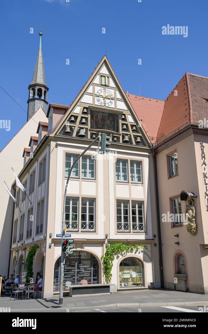 Bürgerspital zum HL. Geist mit Glockenspiel, Theaterstraße, Würzburg, Bayern, Deutschland Banque D'Images