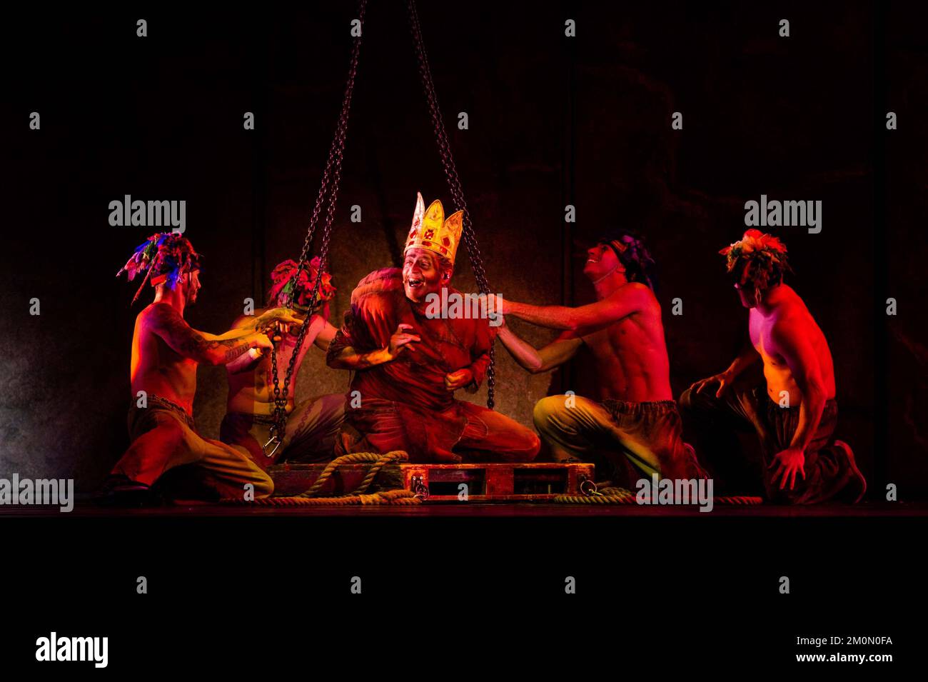 Gio di Tonno - Quasimodo pendant NOTRE DAME DE PARIS - il MUSICAL, Présentation à Eboli (sa), Italie, 26 novembre 2022 Banque D'Images