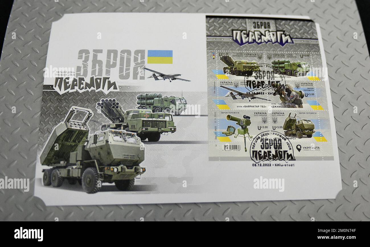 Non exclusif : KIEV, UKRAINE - 6 DÉCEMBRE 2022 - les timbres-poste armes de la victoire célèbrent les armes de production nationale et étrangère utilisées Banque D'Images
