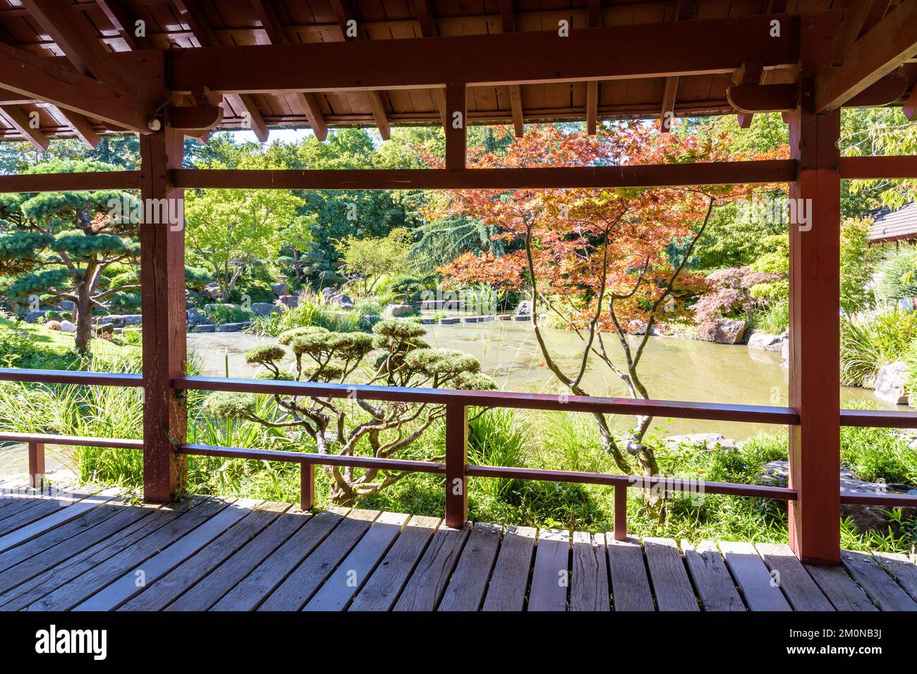 L'île de Versailles est une île artificielle sur l'Erdre à Nantes, en France, aménagée dans un jardin de style japonais. Banque D'Images
