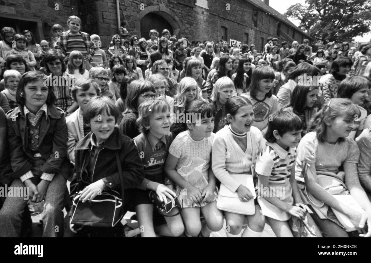 Le festival annuel au château de Kemnade à Hattingen, ici Kemnade 1974 le 28,6.1974, visait à rapprocher les Allemands et les migrants, pour apporter le germe Banque D'Images