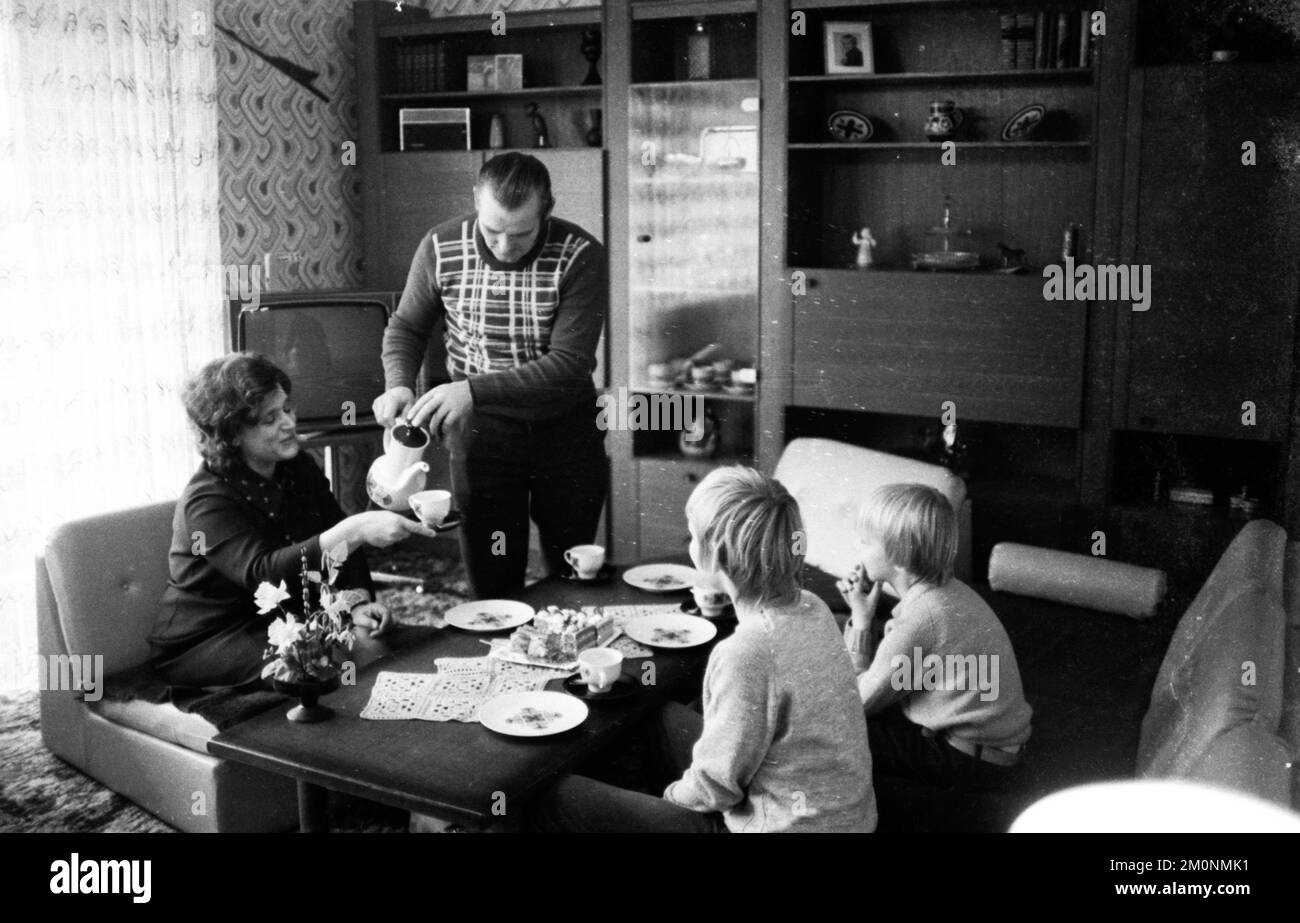 La vie et la vie quotidienne d'une famille de travailleurs sur 11.12.1975 à Duisburg-Walsum, Allemagne, Europe Banque D'Images