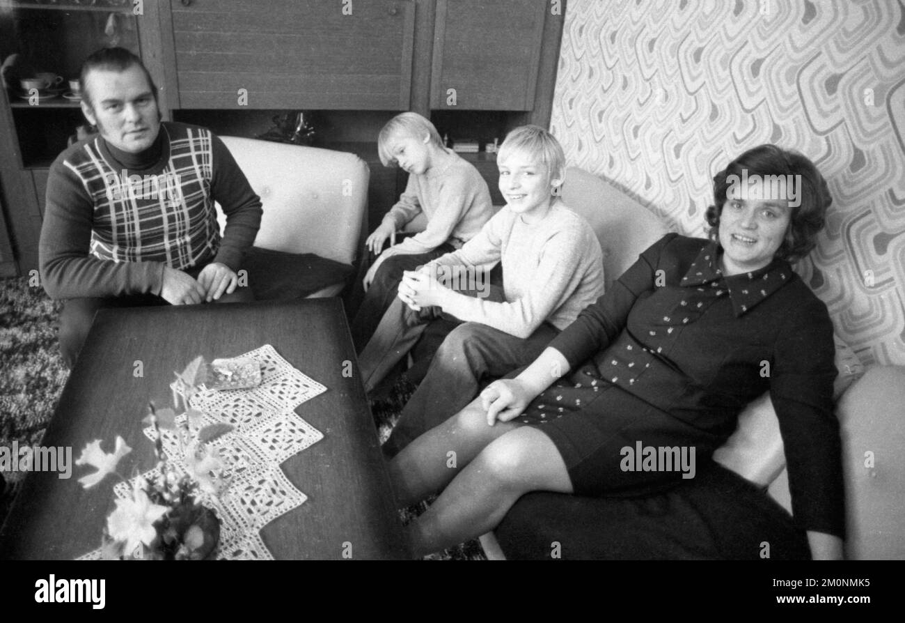 La vie et la vie quotidienne d'une famille de travailleurs sur 11.12.1975 à Duisburg-Walsum, Allemagne, Europe Banque D'Images