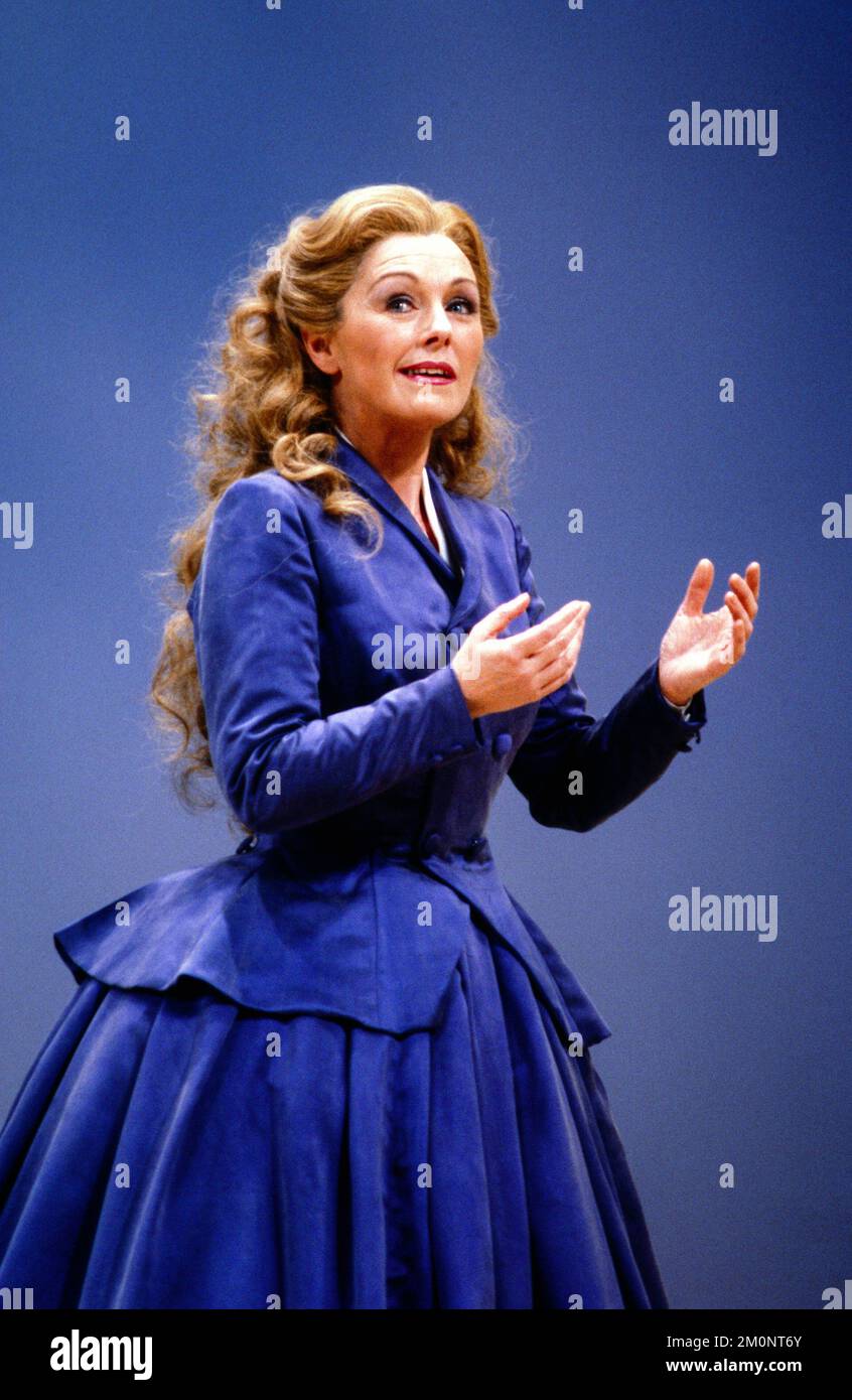 Valérie Masterson (Romilda) en XERXES à l'Opéra National Anglais (ENO), London Coliseum, Londres WC2 23/02/1985 musique: George Frideric Handel texte: Nicolo Minato chef: Charles Mackerras conception: David Fielding éclairage: Paul Pyant traducteur et directeur: Nicholas Hytner Banque D'Images