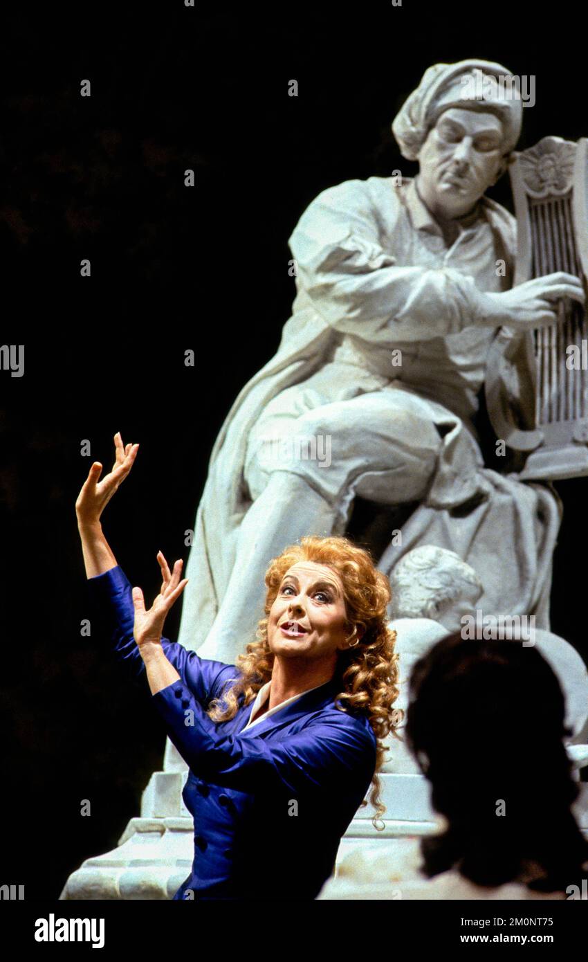 Yvonne Kenny (Romilda) en XERXES à l'Opéra National Anglais (ENO), London Coliseum, Londres WC2 10/01/1992 musique: George Frideric Handel texte: Nicolo Minato chef: Ivor Bolton design: David Fielding éclairage: Paul Pyant traducteur et réalisateur original: Nicholas Hytner Banque D'Images