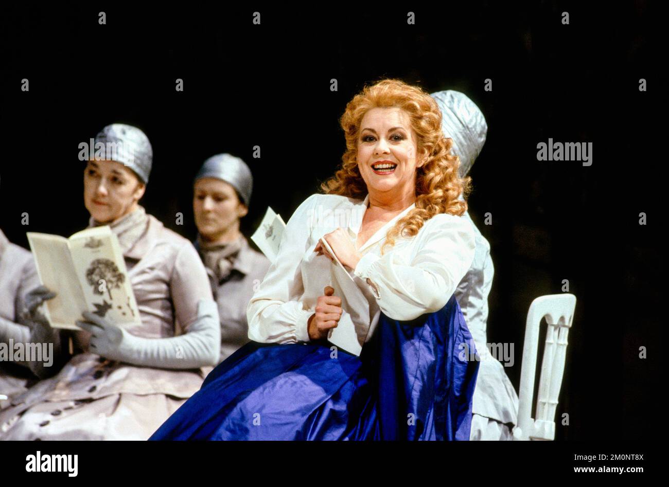 Yvonne Kenny (Romilda) en XERXES à l'Opéra National Anglais (ENO), London Coliseum, Londres WC2 10/01/1992 musique: George Frideric Handel texte: Nicolo Minato chef: Ivor Bolton design: David Fielding éclairage: Paul Pyant traducteur et réalisateur original: Nicholas Hytner Banque D'Images